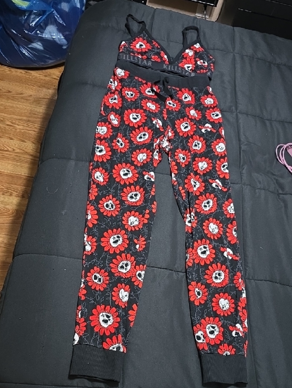 Killstar INTO THE GLOOM Black & Red Skull Daisy Lounge Bralette Set - Picture 4 of 9